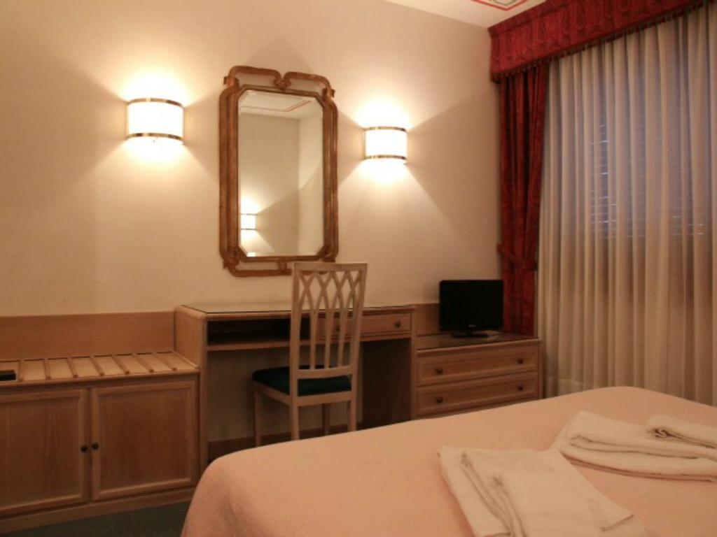 Hotel Capannina Cortina dʼAmpezzo Habitación foto