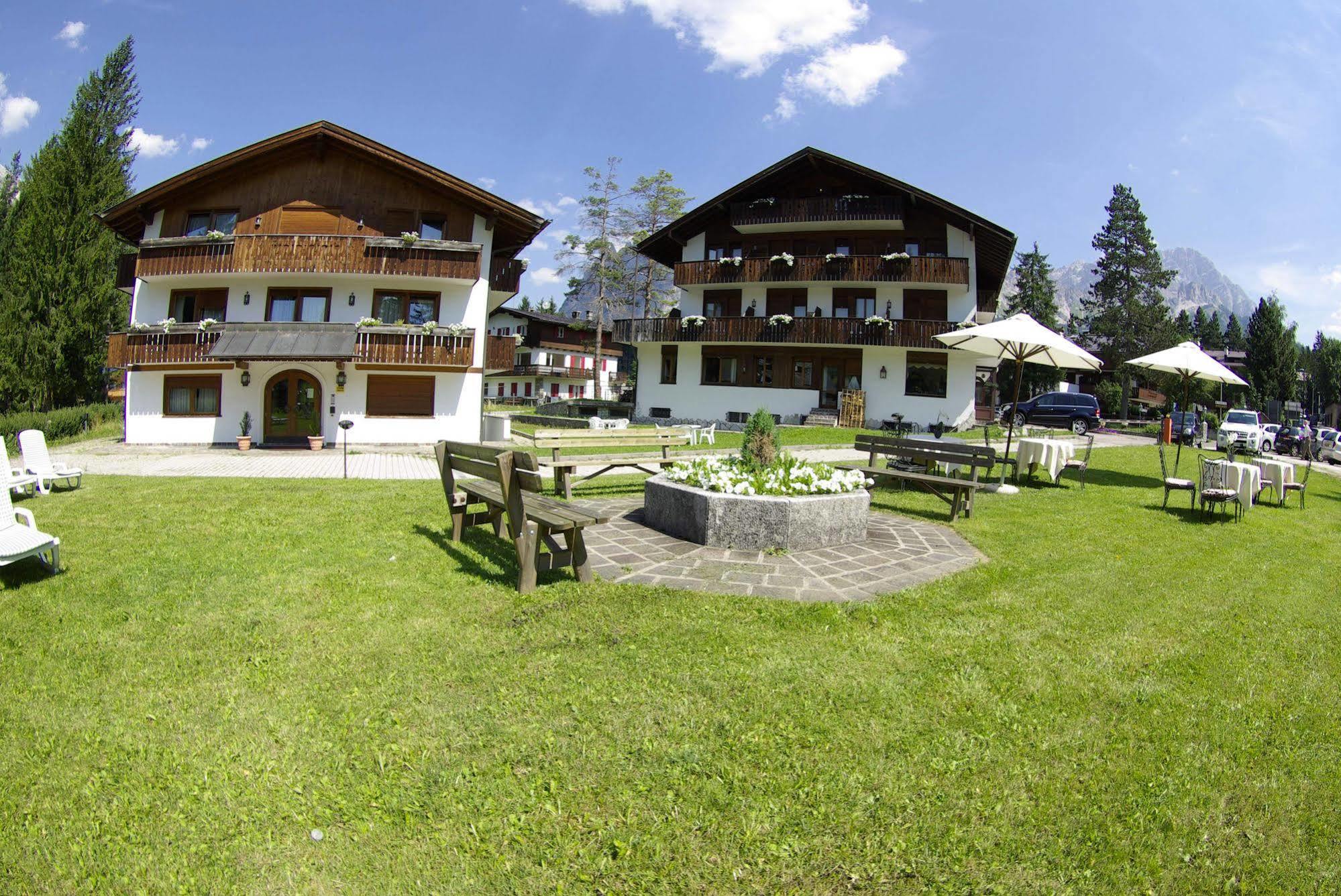 Hotel Capannina Cortina dʼAmpezzo Exterior foto
